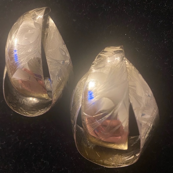 Free w/ bundle purchase Vintage Etched Silver tone Earrings - Picture 7 of 10